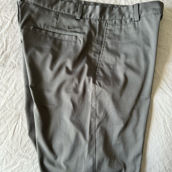 NIKE DRI FIT GOLF SHORTS SIZE 32 wonderful  Solid Nike shorts to golf in - Picture 6 of 12
